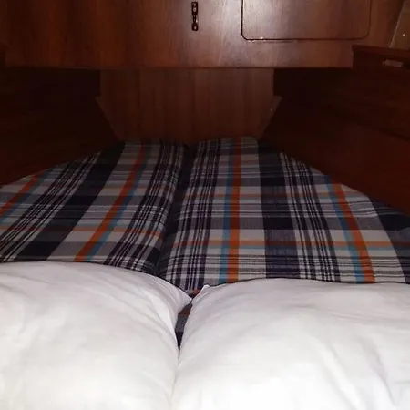Barca A Vela Didi Úszó hotel